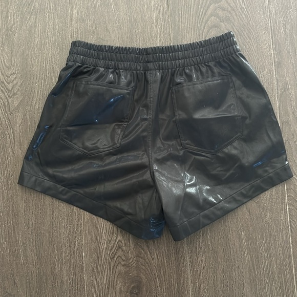 Mono b Shorts - Picture 4 of 7